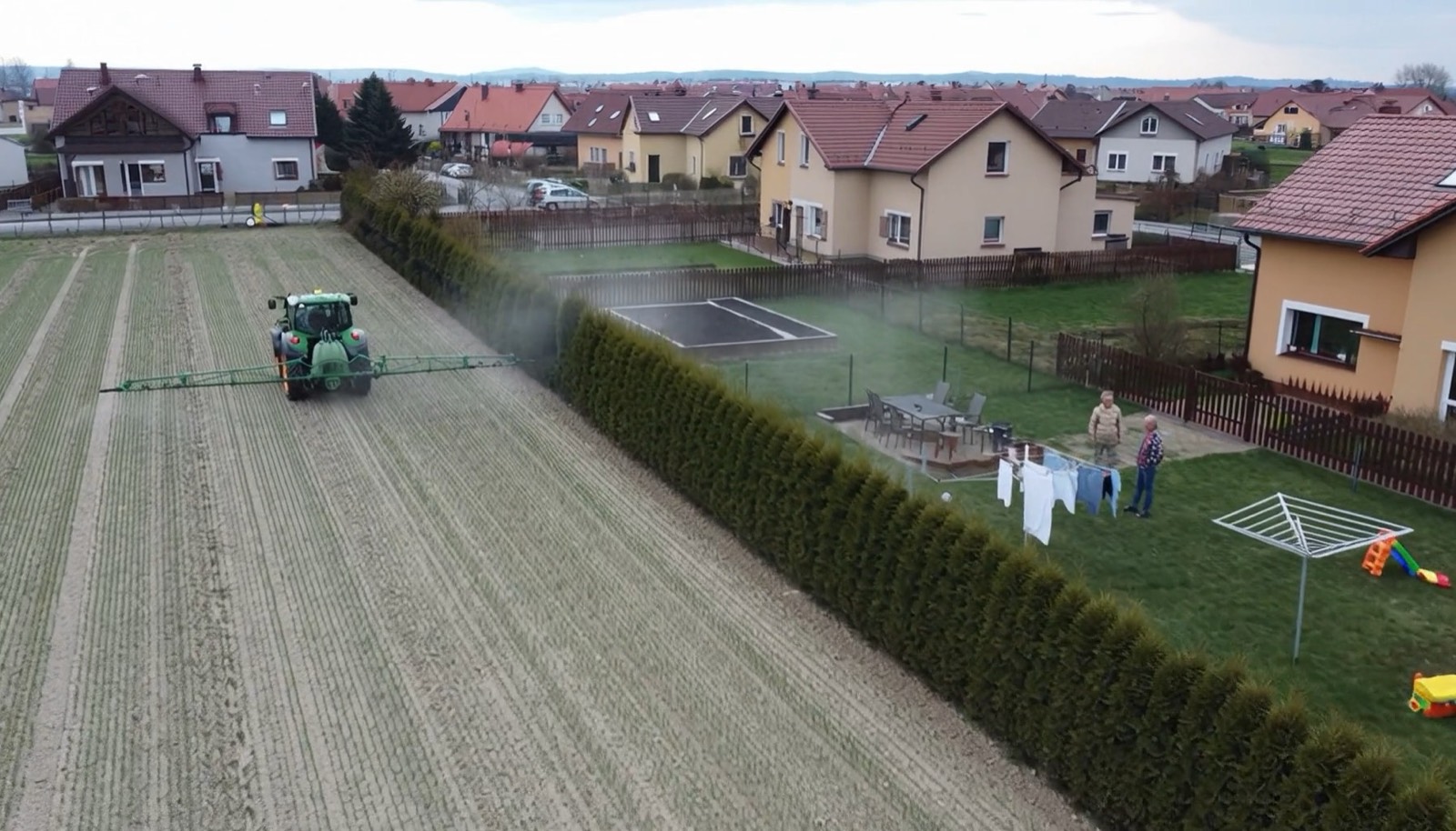 Oprysk wykonywany tuż obok ogrodu, prania i zabawek dziecięcych